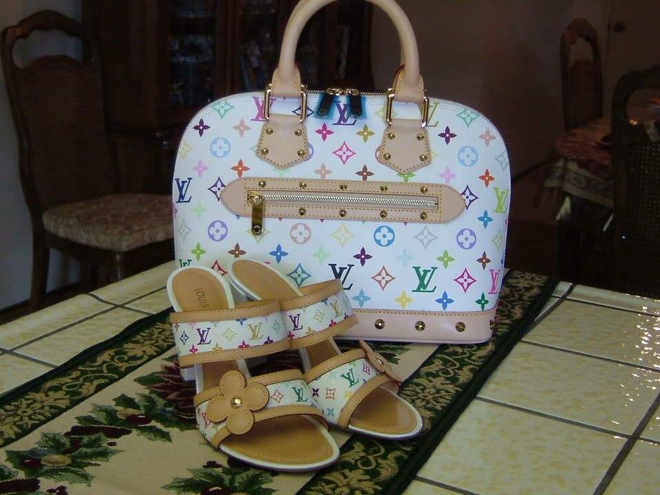 2005_0423LVShoes0027.jpg