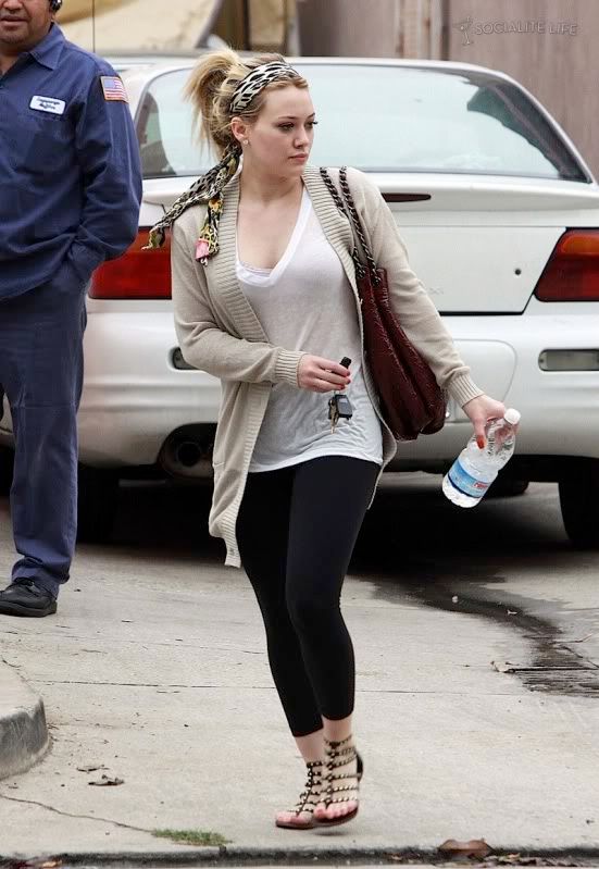 gallery_enlarged-hilary-duff-cof-6.jpg