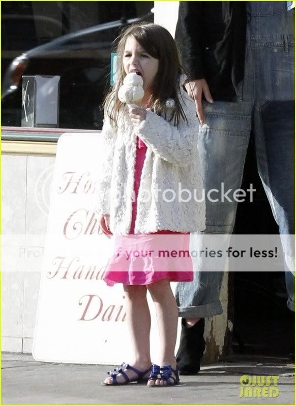 katie-holmes-suri-ice-cream-02.jpg