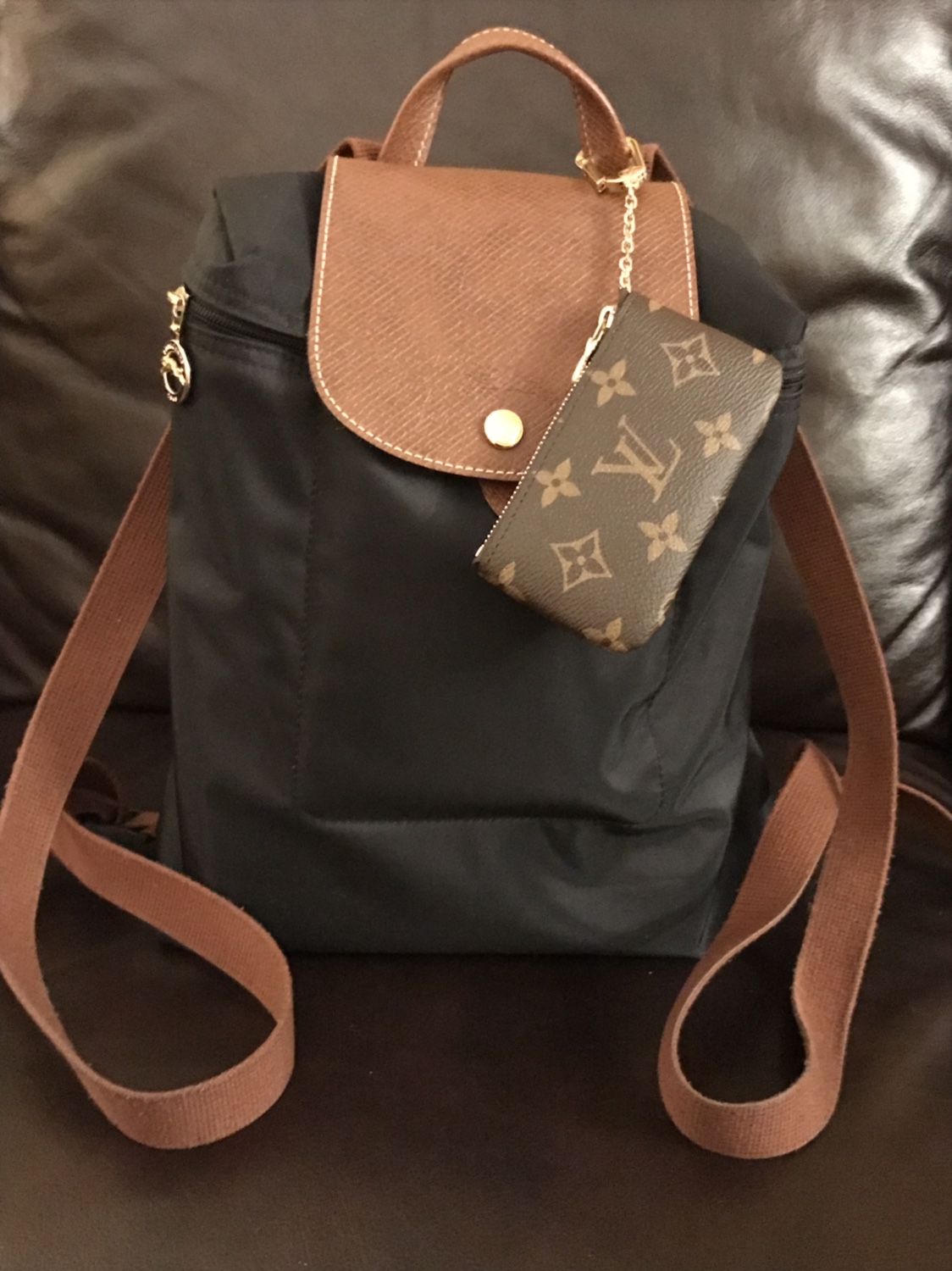 Mixing Longchamp handbags with Louis Vuitton accessories/small