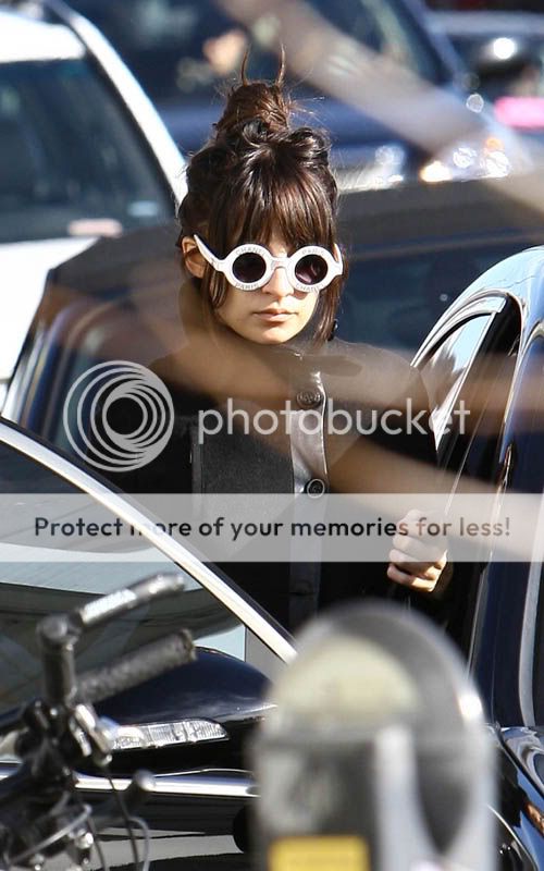 nicolechanelglasses.jpg