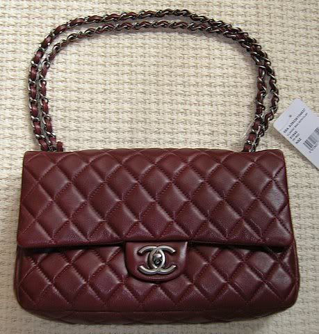 What's in My Bag! Chanel Classic Flap Medium - In Burgundy Caviar