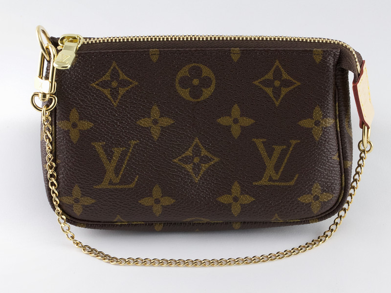 Jumped on the twilly bandwagon! The Pochette Métis has become one