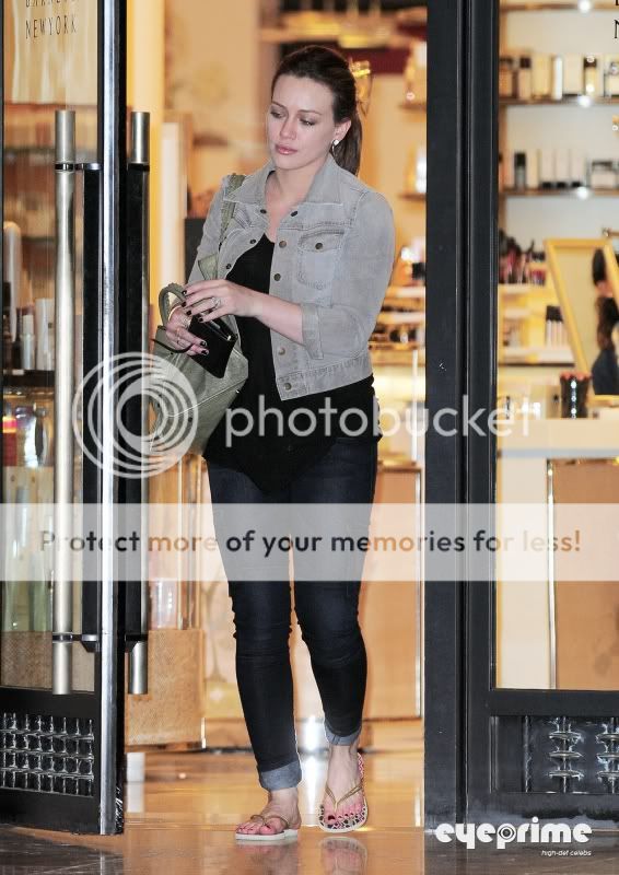 ShoppinginBeverlyHillsMarch92011.jpg
