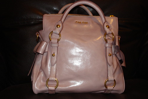 Review : Miu Miu Vitello Shine Shopping Bag + What's in my Bag~!!! 