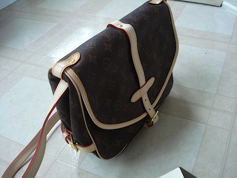 Please HELP IDENTIFY A LOUIS VUITTON BAG I GOT AS A GIFT FROM AN