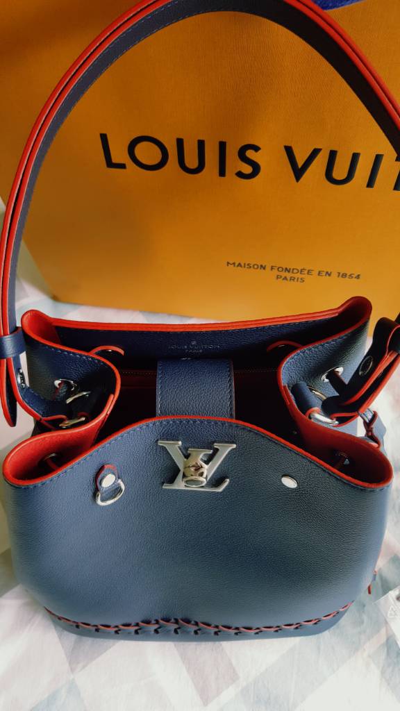 Louis Vuitton Lock Me Bucket Review 