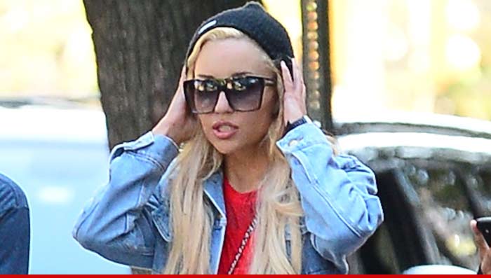 1028-amanda-bynes-getty-3.jpg