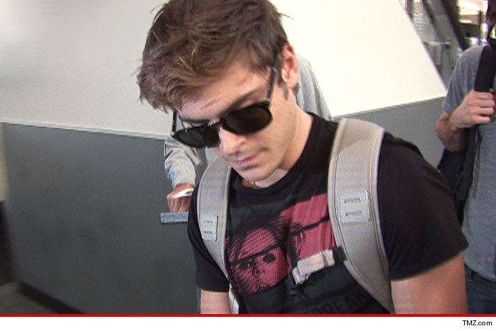 0326-zac-efron-tmz2-3.jpg