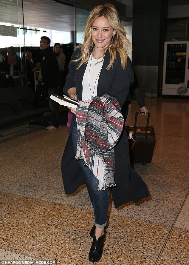 Hilary Duff Style: Louis Vuitton Dentelle Speedy - PurseBlog