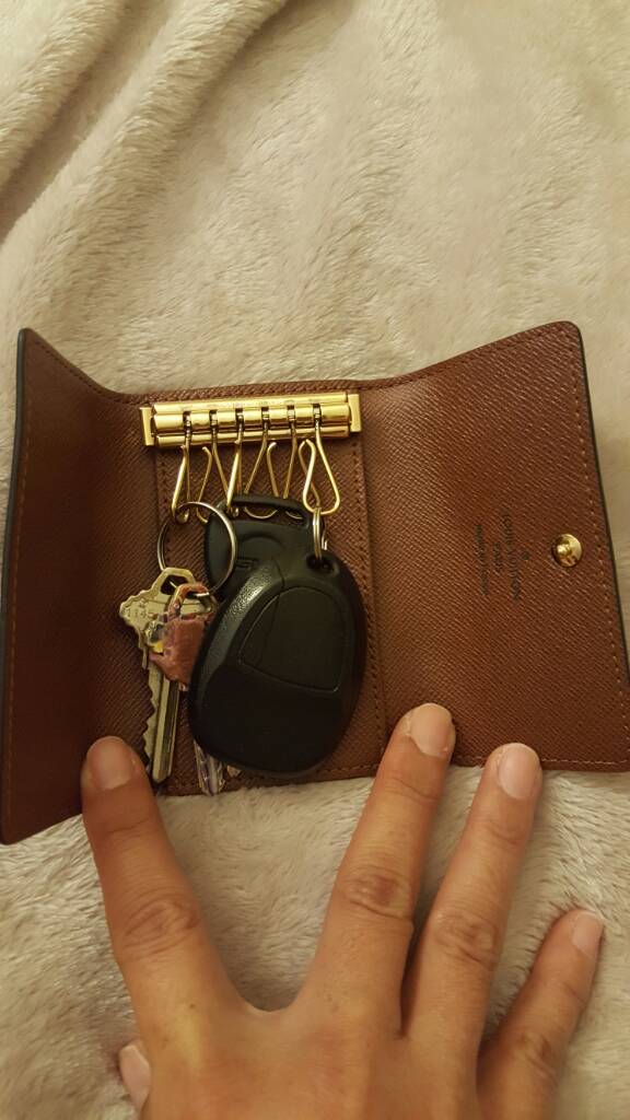 louis vuitton key holder with keys