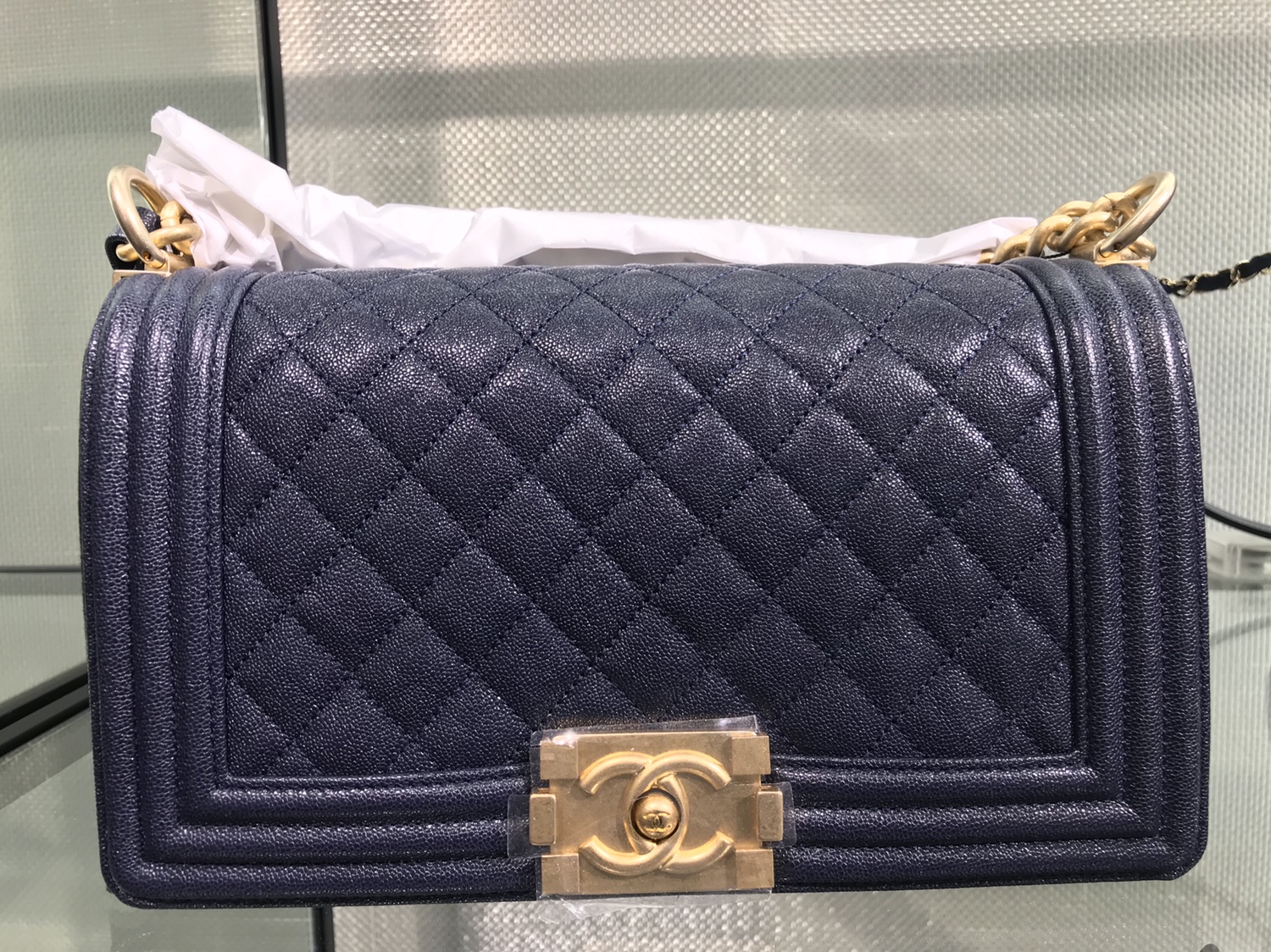 Please help Chanel Boy medium size or Chanel medium Coco Handle