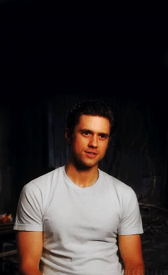 tumblr_mk3jwiyNMt1r16b0io2_250.gif