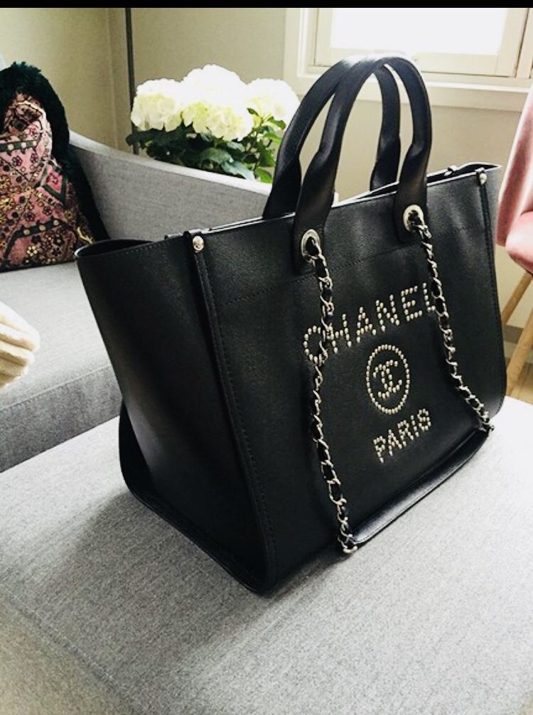Chanel Deauville leather bag
