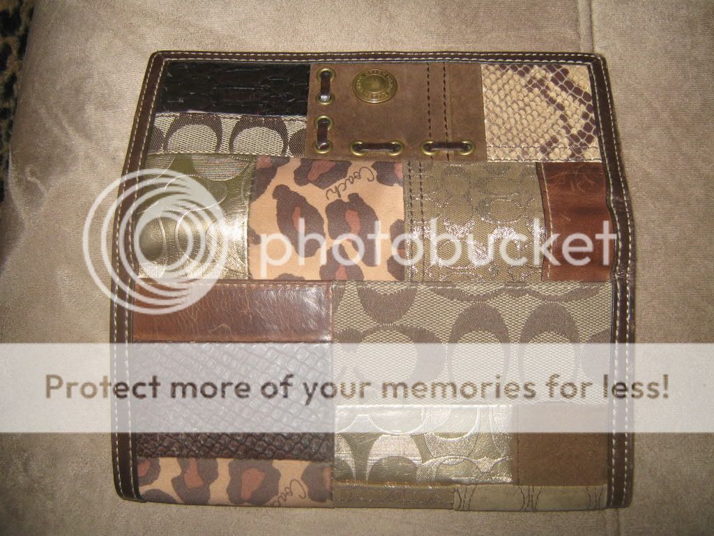 coachwallet001.jpg