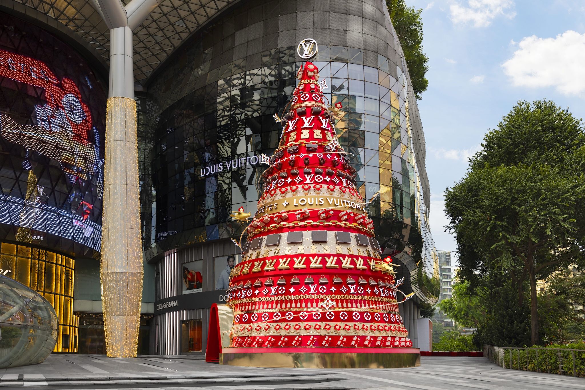 Singapore-Christmas-Animation-at-ION-Orchard-Holiday-Tree.jpg