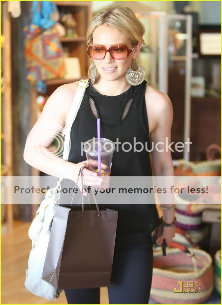 hilary-duff-caioti-pizza-cafe-12.jpg