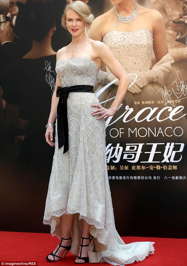 article-2658840-1ECE7CE300000578-385_634x902.jpg