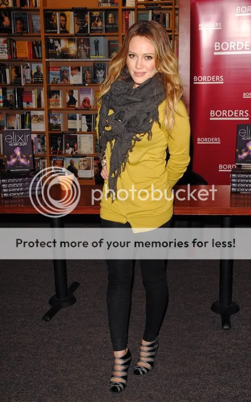 hil-duff-120210a-2.jpg