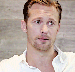 tumblr_o425oyfAUM1qlgnv9o3_r1_250.gif
