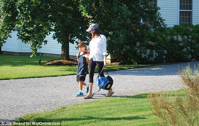 article-2382549-1B19A342000005DC-939_634x402.jpg