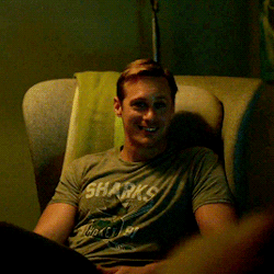 tumblr_olnuewMYKD1ty8mi0o3_r2_250.gif