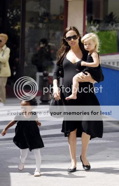 angelina-shiloh-walk-5128-5.jpg