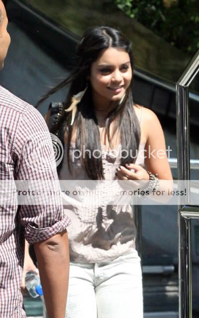 vanessa-hudgens-889-8.jpg