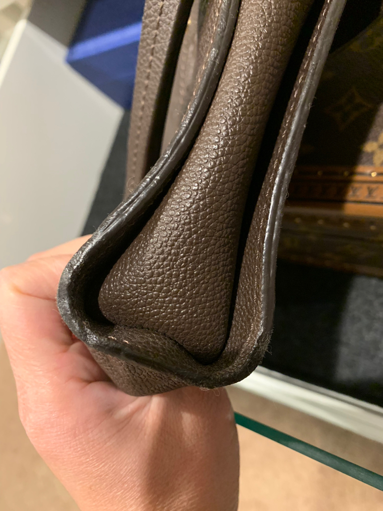 POCHETTE MÉTIS EAST WEST - Recently purchased this beauty at CDG LV last  week. I was never a fan of the original PM but the elongated shape and  chain caught my eye.