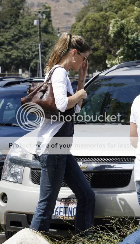 35266_Celebutopia-Gisele_Bundchen_l.jpg