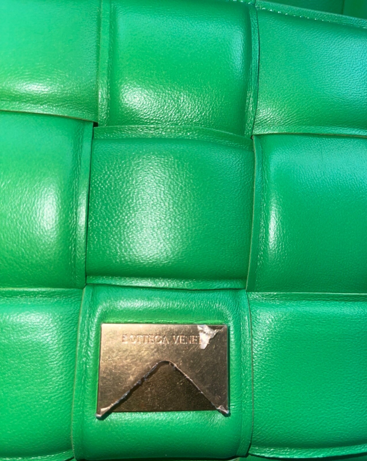Image 4 - GEEEN BOTTEGA VENETA CASSETTE PADDED LEATHER CROSSBODY BAG