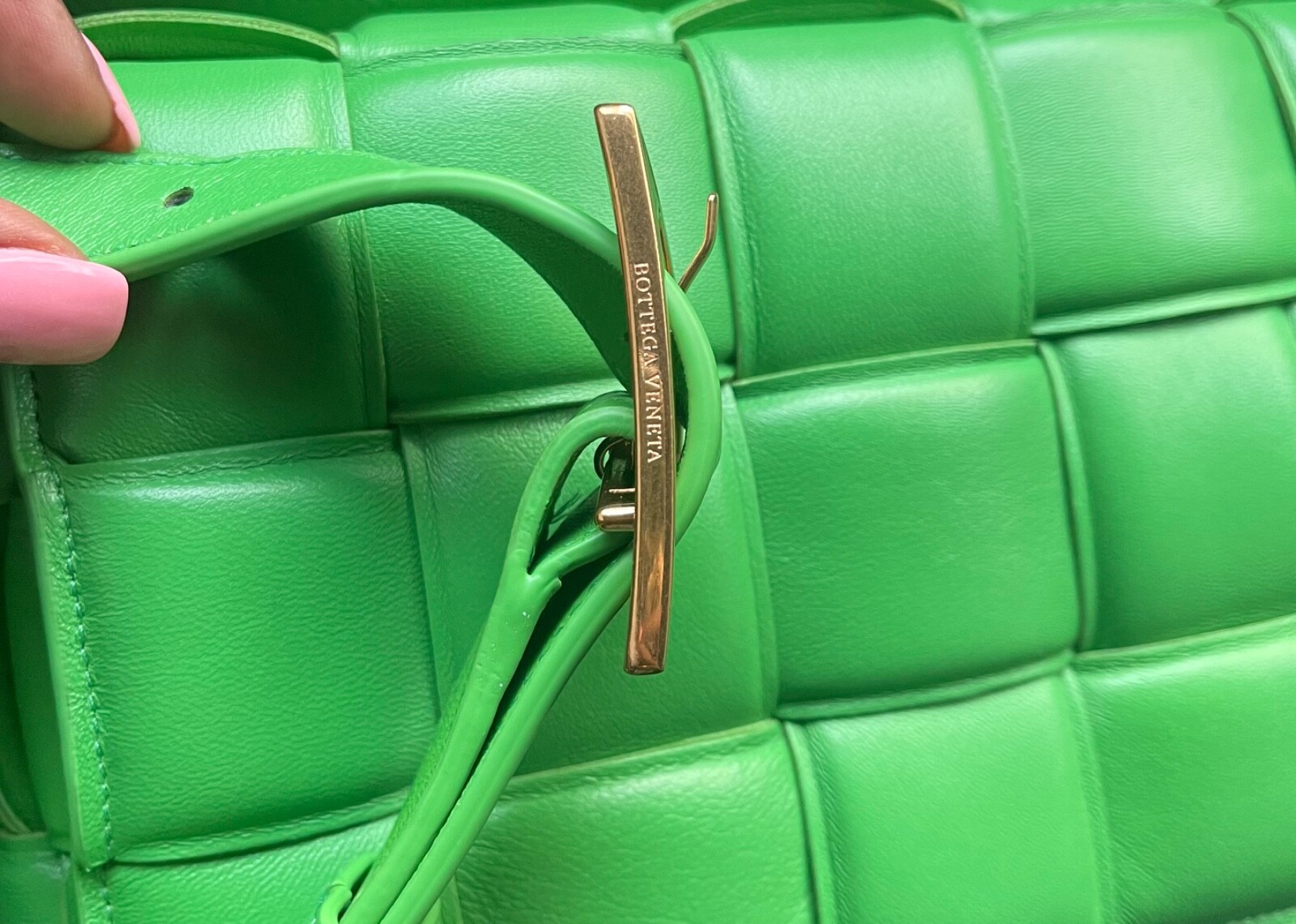 Image 5 - GEEEN BOTTEGA VENETA CASSETTE PADDED LEATHER CROSSBODY BAG