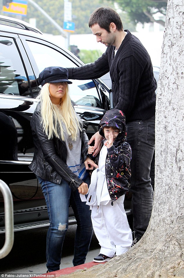 article-2245279-166B4E67000005DC-20_634x958.jpg