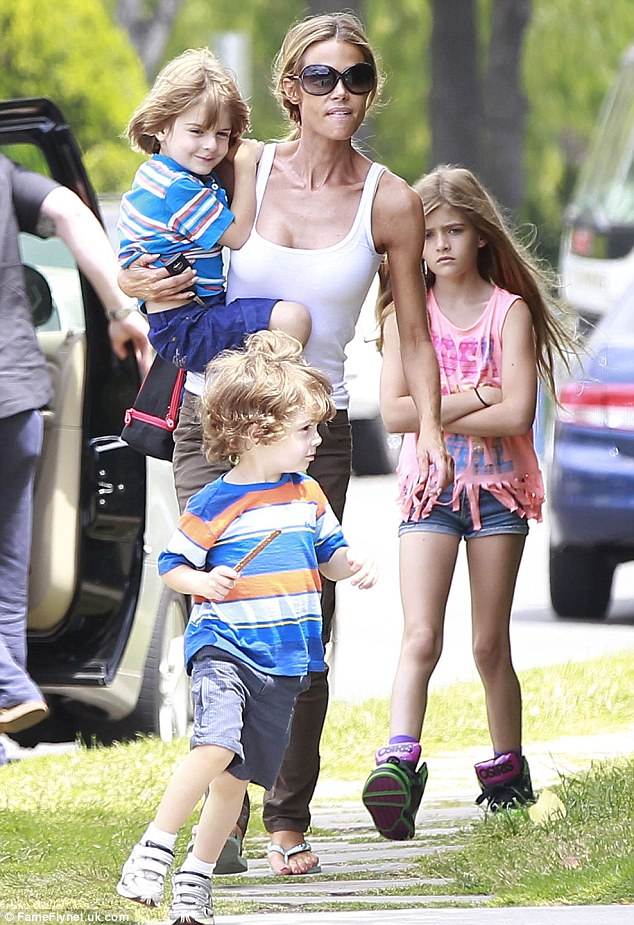 article-2330376-19F9A436000005DC-189_634x925.jpg