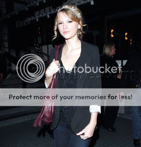 TaylorLautnerSwift1204_17.jpg