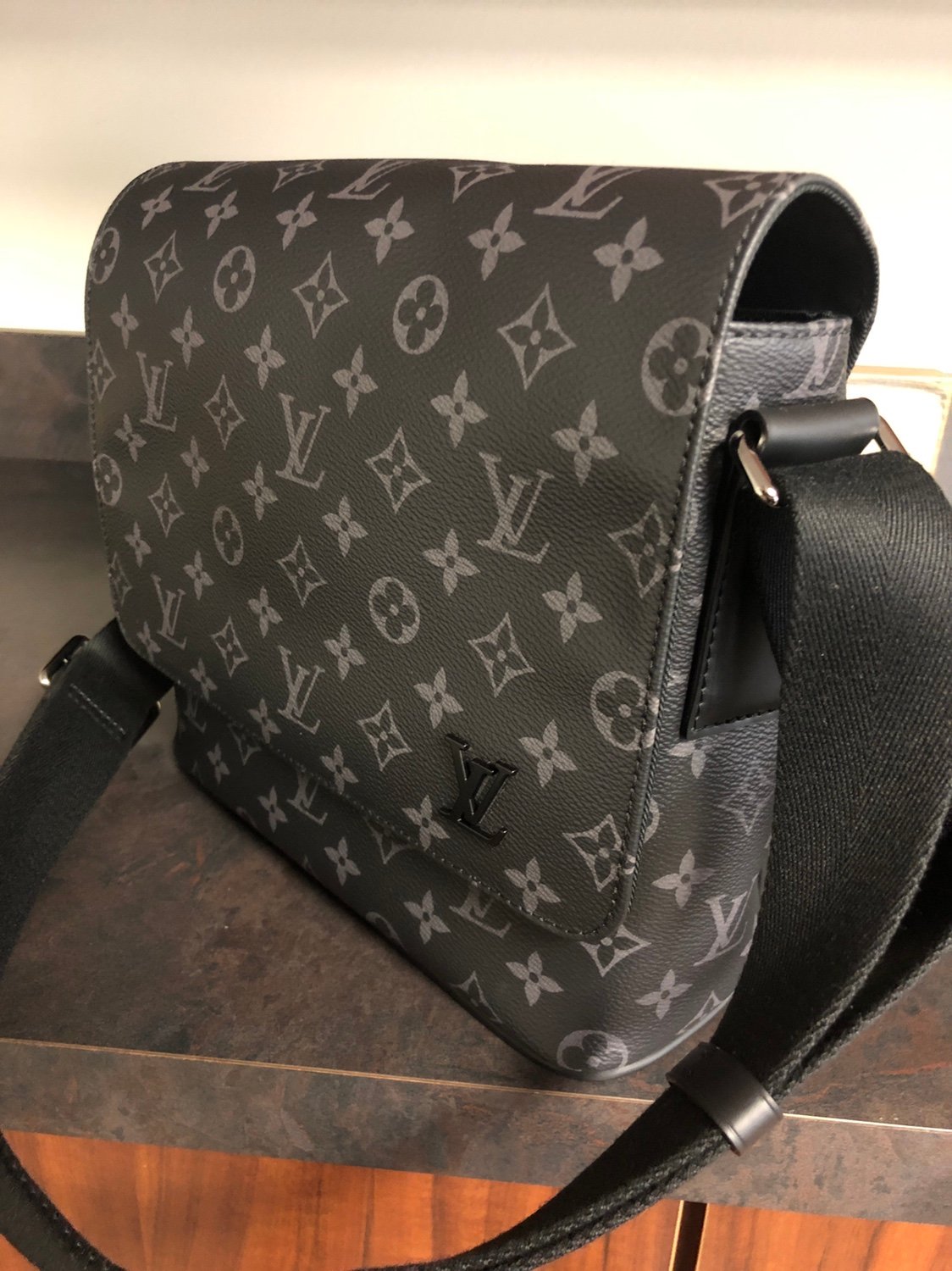 LOUIS VUITTON DISTRICT PM MONOGRAM ECLIPSE CANVAS M44000 - We Replica! -  Best Replica Website