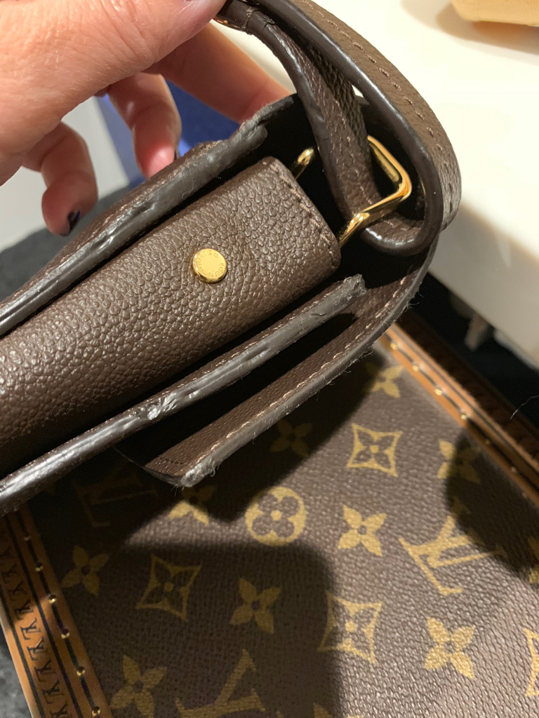 POCHETTE MÉTIS EAST WEST - Recently purchased this beauty at CDG LV last  week. I was never a fan of the original PM but the elongated shape and  chain caught my eye.