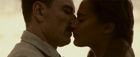 tumblr_ocmytaPUgt1qzs7uio4_540.gif
