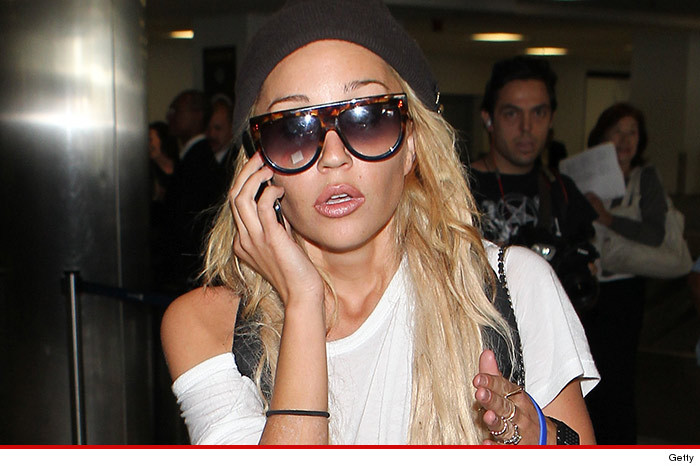 1014-amanda-bynes-hospital-getty-3.jpg