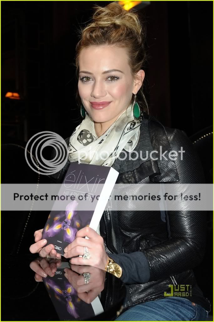 hilaryduffelixirsigningparis01.jpg
