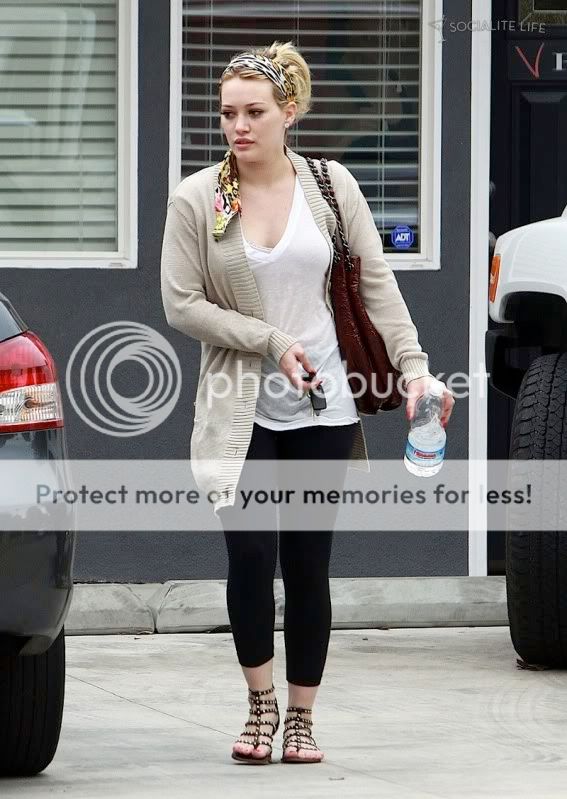 gallery_enlarged-hilary-duff-cof-8.jpg