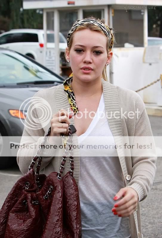 gallery_enlarged-hilary-duff-cof-2.jpg