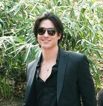 DANIELWITHSUNGLASSES.jpg