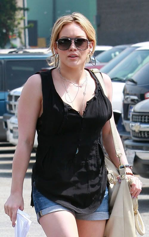 Hilary Duff Uses Goyard as a Baby Bag - PurseBlog