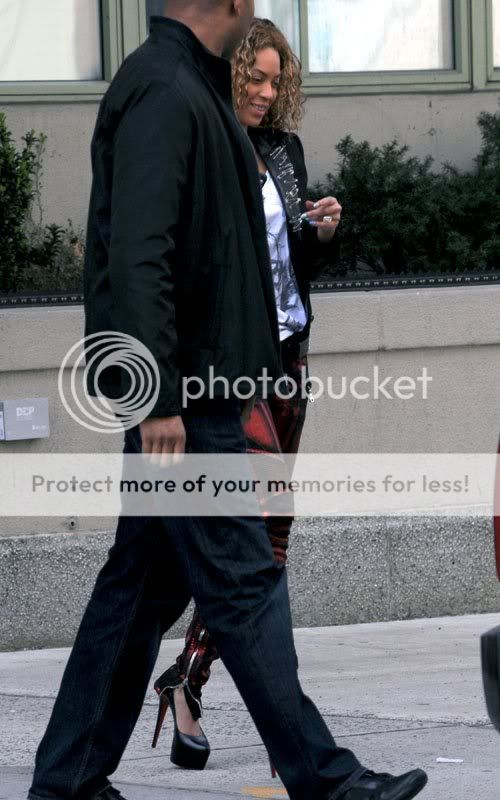 beyonce-032511-4.jpg