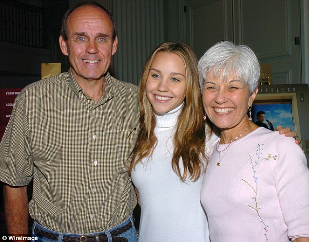 article-2518569-19DBEBFF00000578-989_634x498.jpg