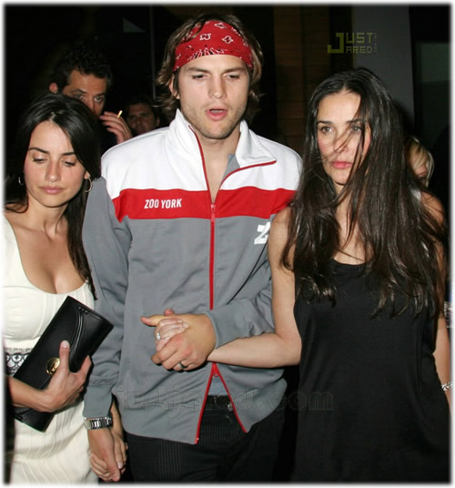 penelope-cruz-tods-clutch.jpg