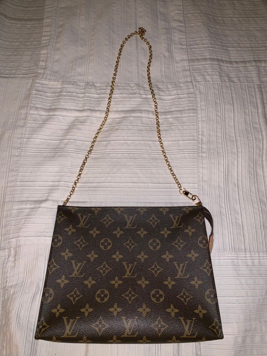 What size toiletry pouch did Diana use? : r/Louisvuitton