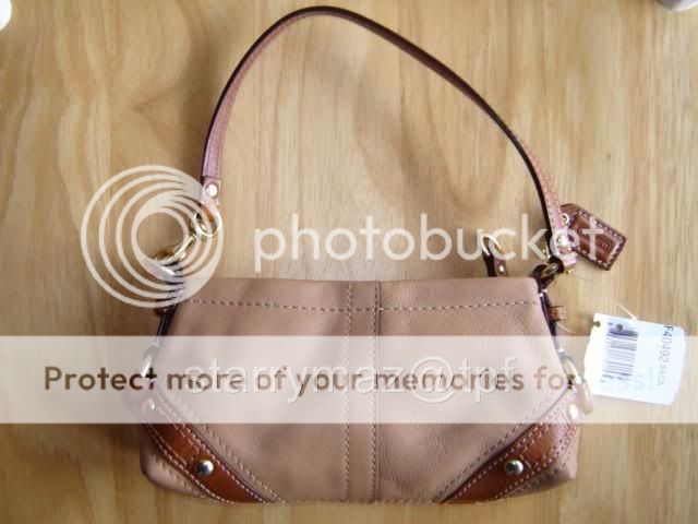 Carly_Wristlet_40492.jpg