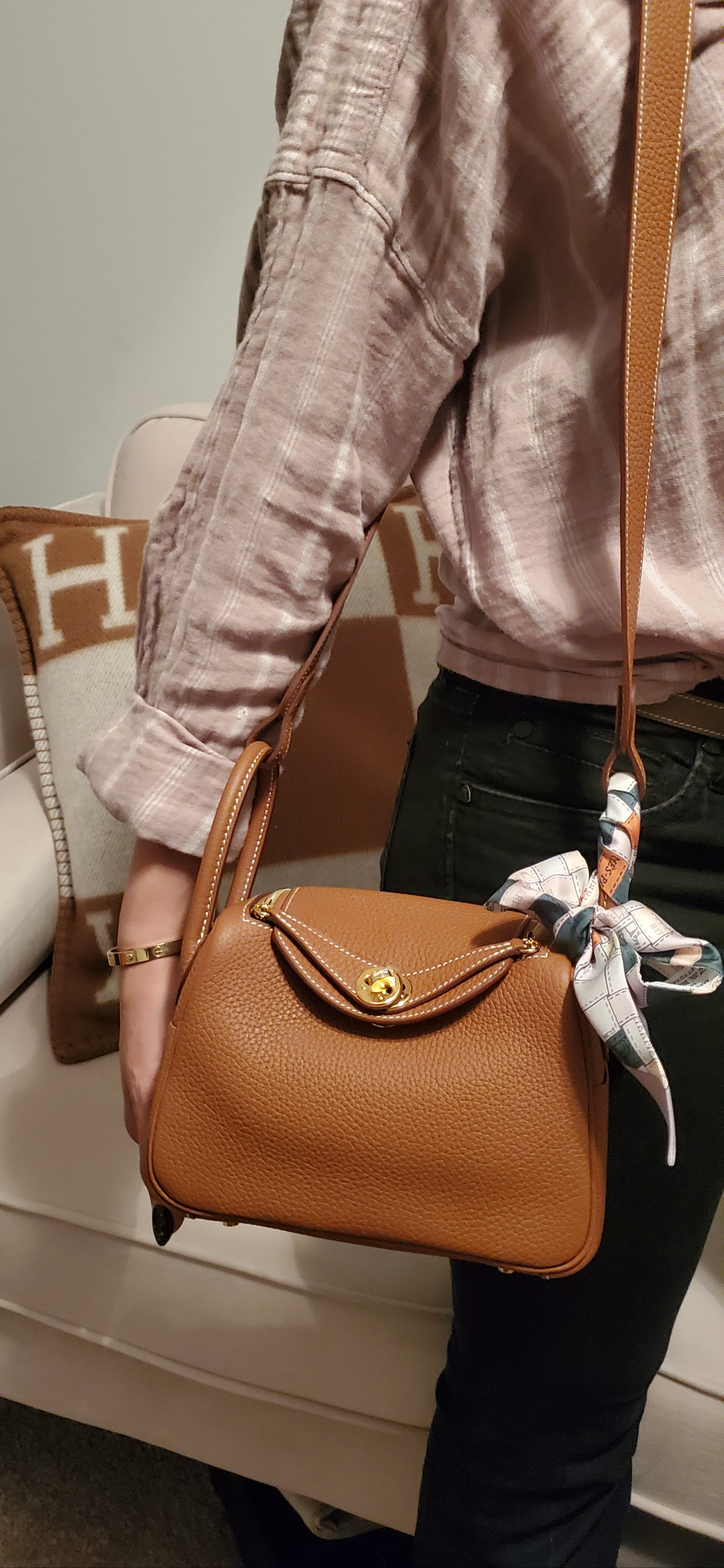 HERMES MINI LINDY - First Impressions, Mod Shots & What Fits! 